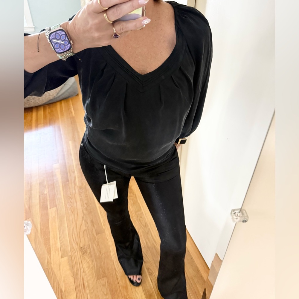 Diane von Furstenberg 100% Silk Pleated V-Neck Blouse | Black | Size 2